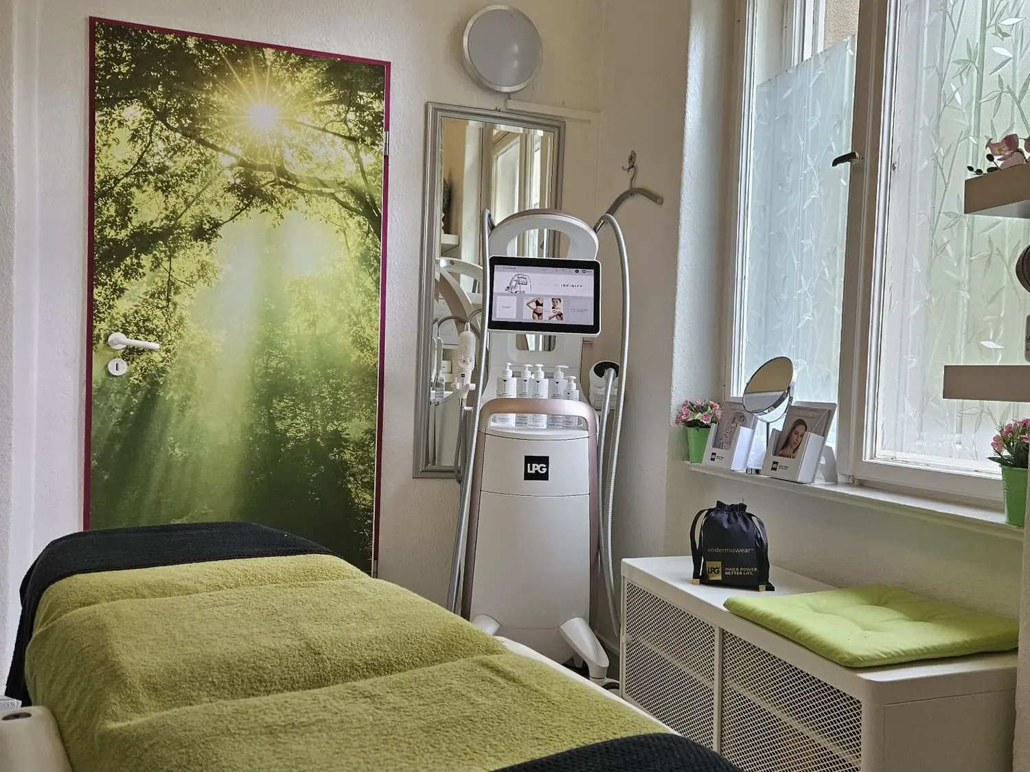 Behandlungsraum mit LPG-Gerät